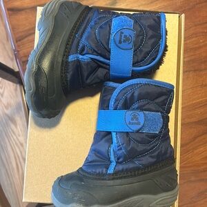 Kamik toddler snow boots. Size 9 toddler. Black and blue colors. Lightly worn.